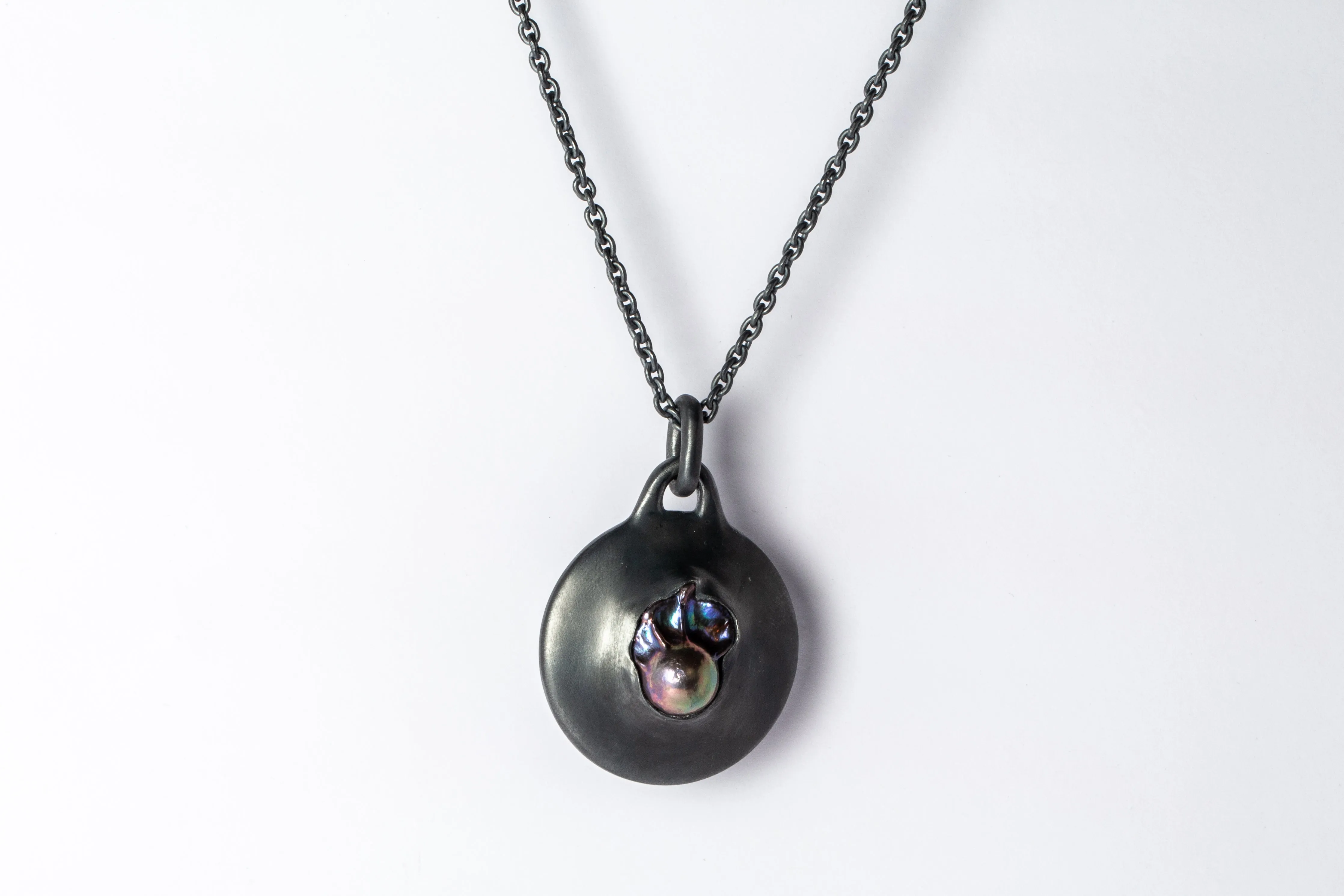 Disk Necklace (Terrestrial, Black Rainbow Pearl, 47mm, KA KPRL)