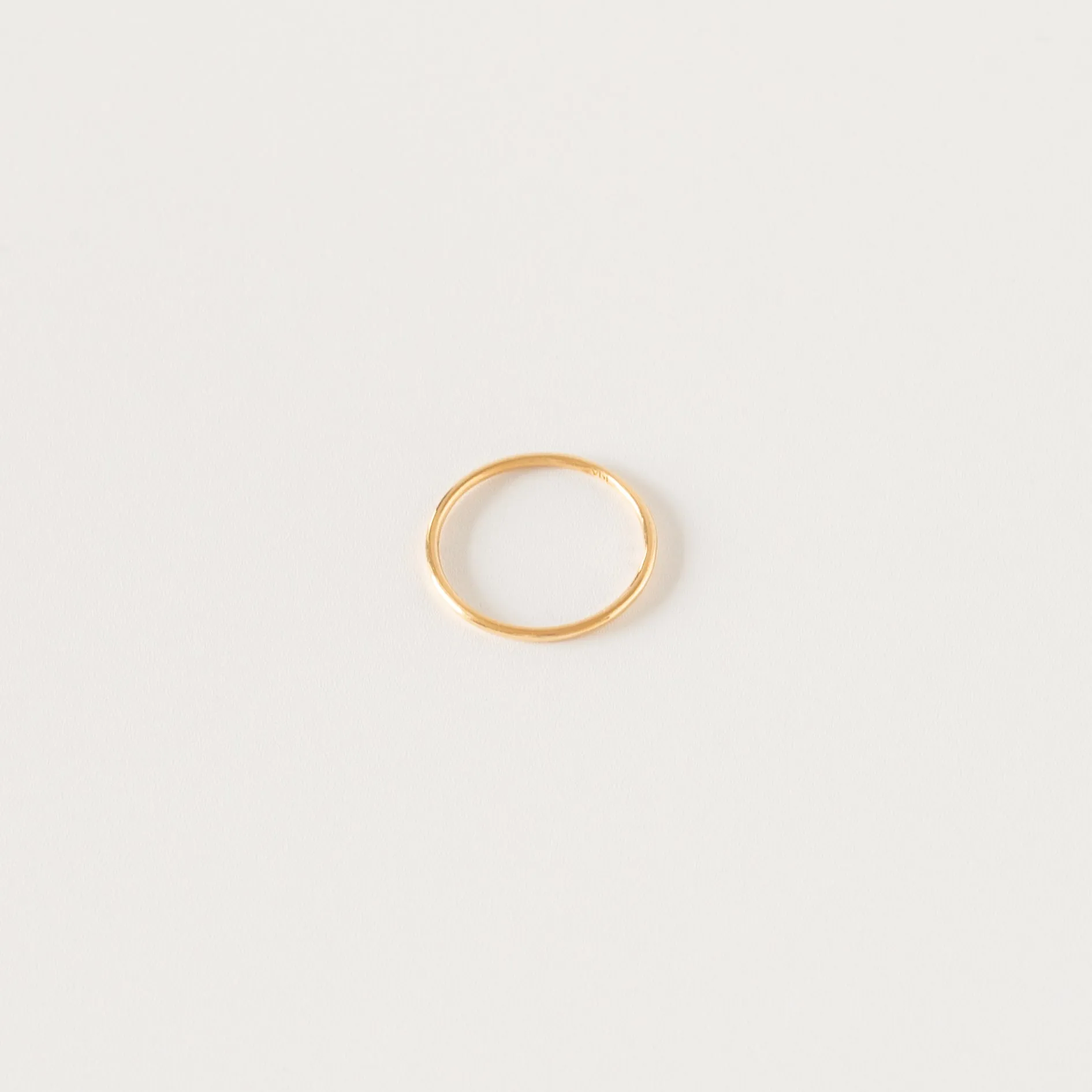 ESSENTIALS Thin Ring