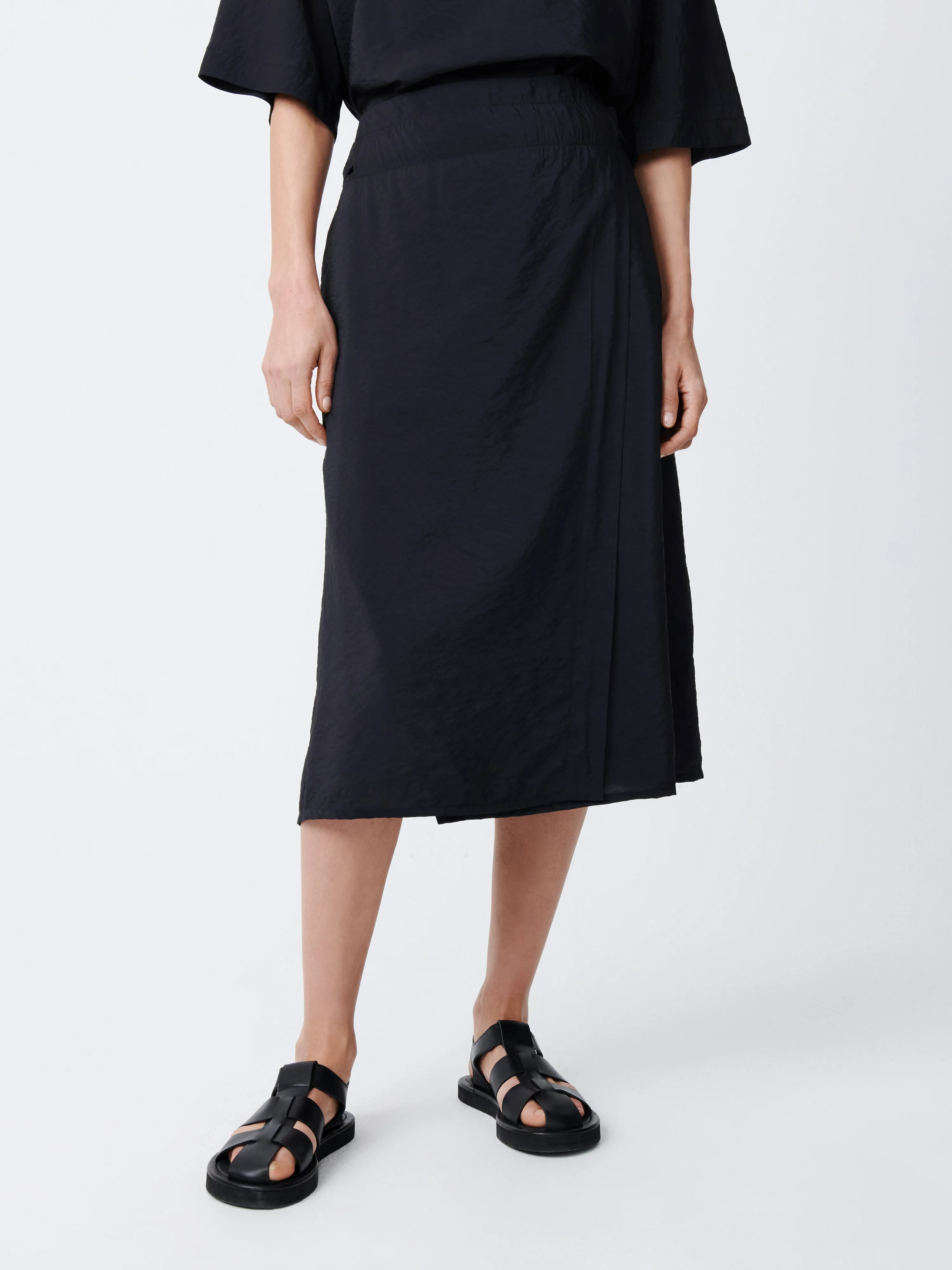 Foley Skirt in Darkest Navy