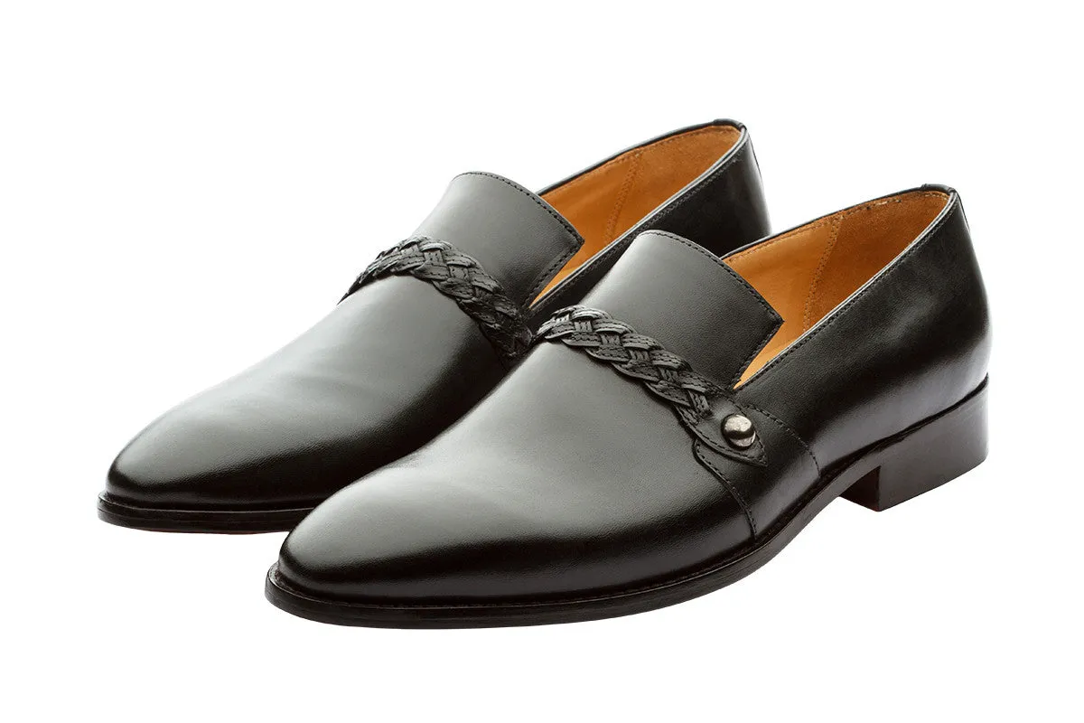 SLIP ON WITH PLEATED SADDLE - BLACK