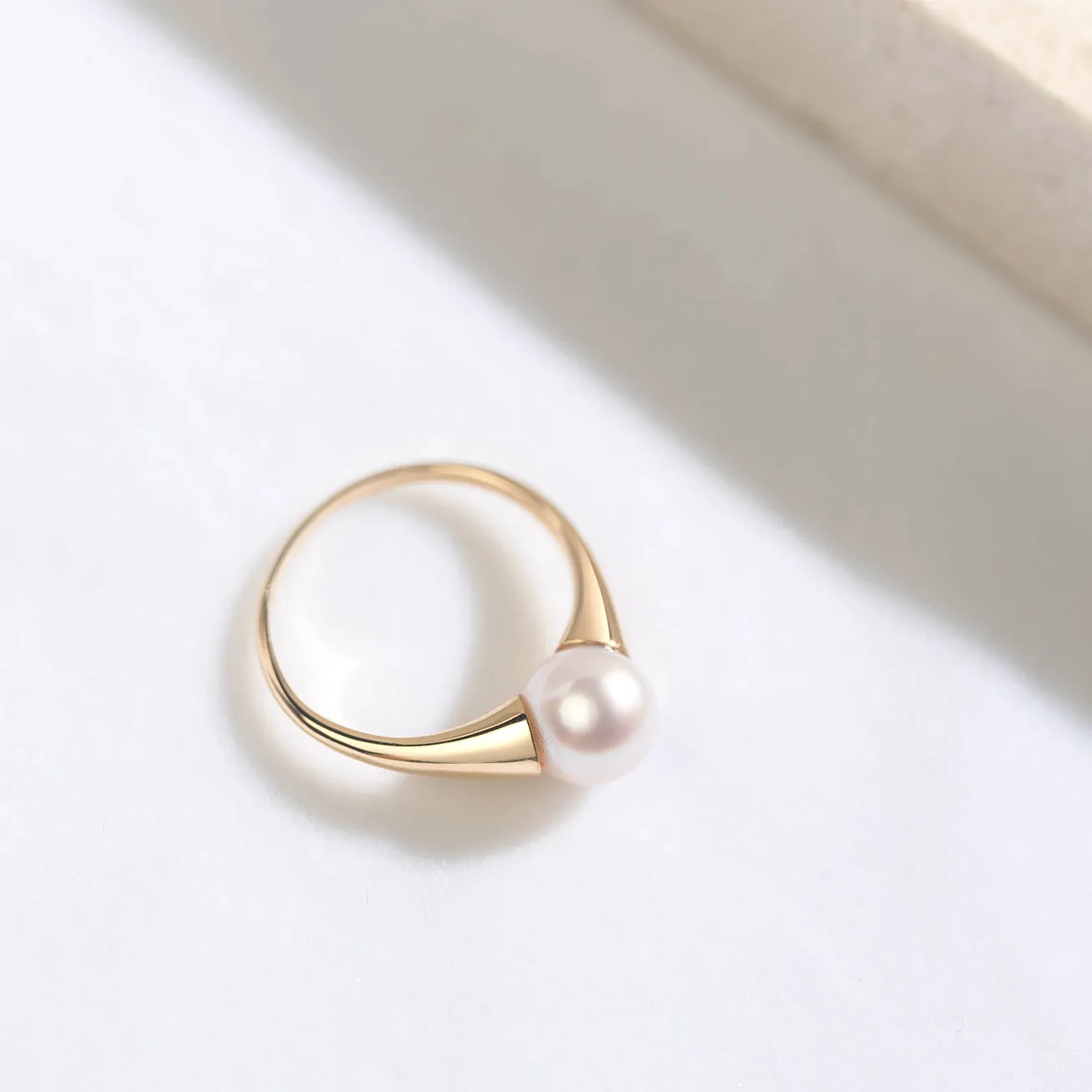 Top Grade Akoya Hanadama Pearl 18K Gold Ring KR00031